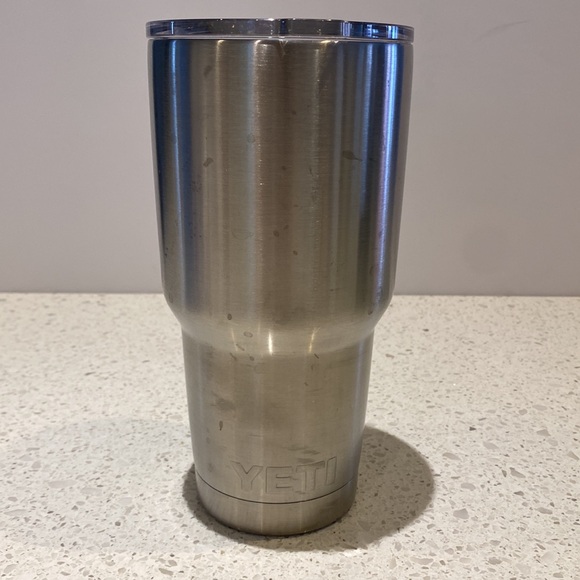 Yeti Stainless Steel Rambler 887 ml Tumbler with Magslider Lid - Picture 2 of 6